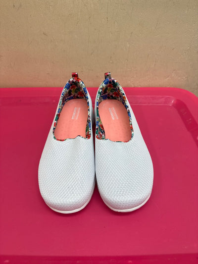 Skechers Women's Size 8 White Sneakers