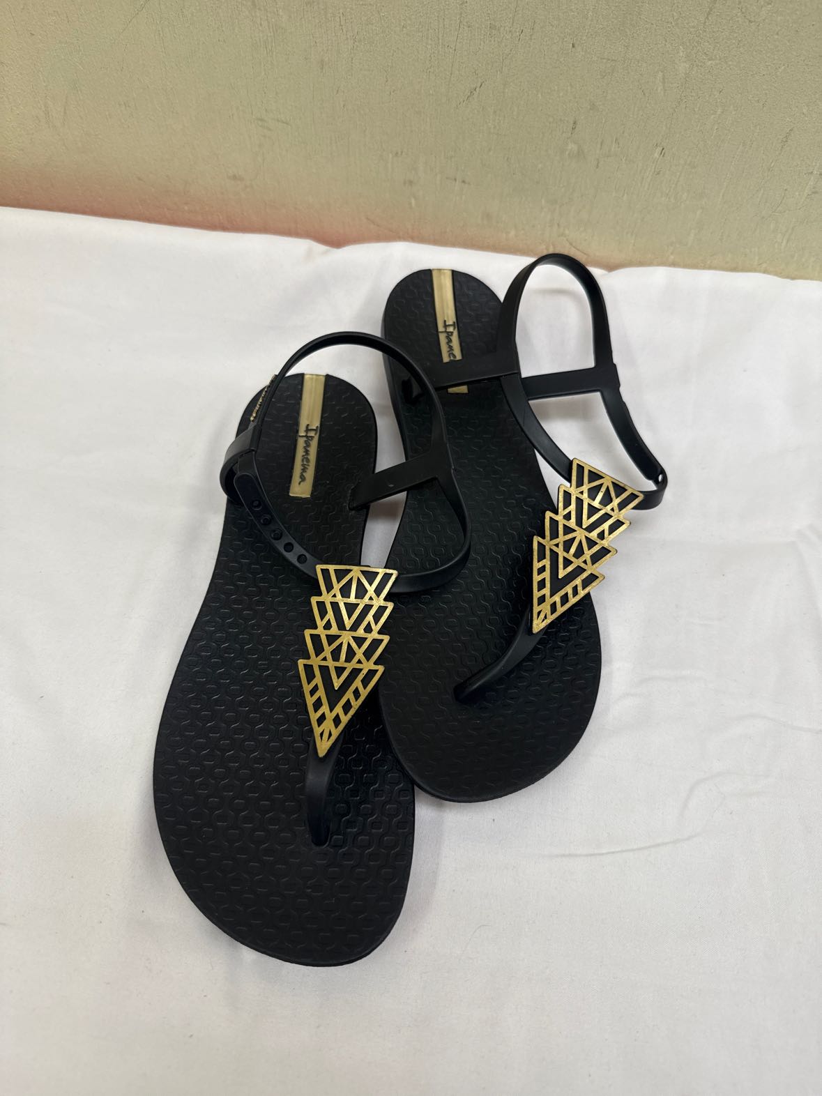 Impanema Women's Size 6 Black Sandals