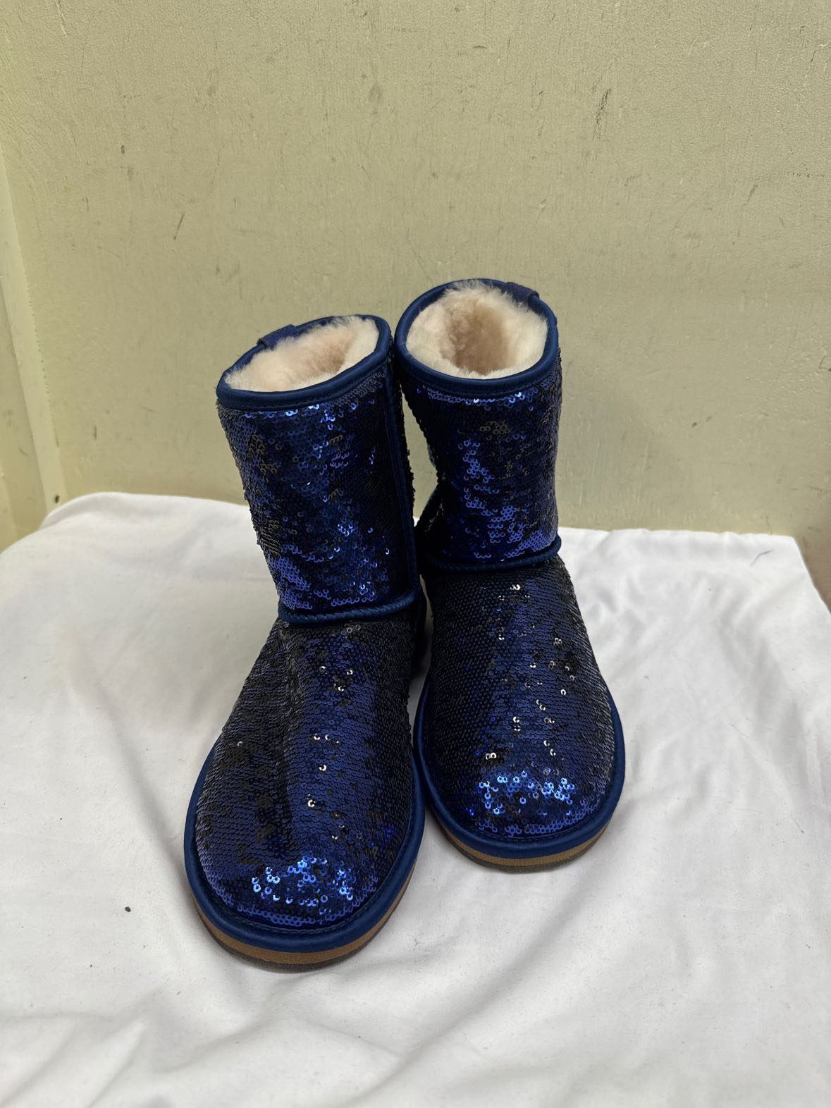 Ugg Women's Size 9 Classic Short Sequin Sparkle Shearling Blue Boots Shoes