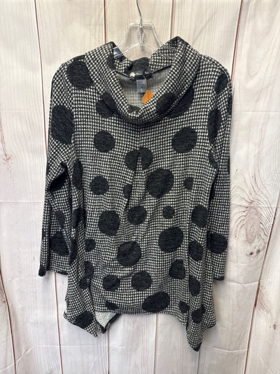 Damee Women's Size S Black & White Sweater