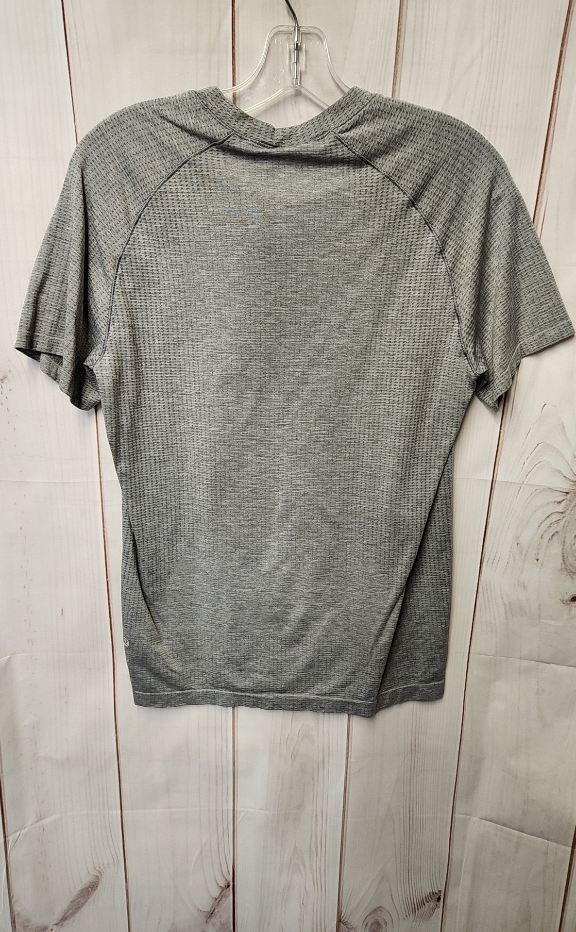 Lululemon Men's Size S Gray Shirt
