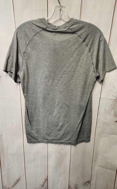 Lululemon Men's Size S Gray Shirt
