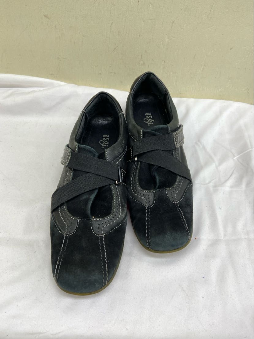 Asgi Women's Size 8-1/2 Black Flats