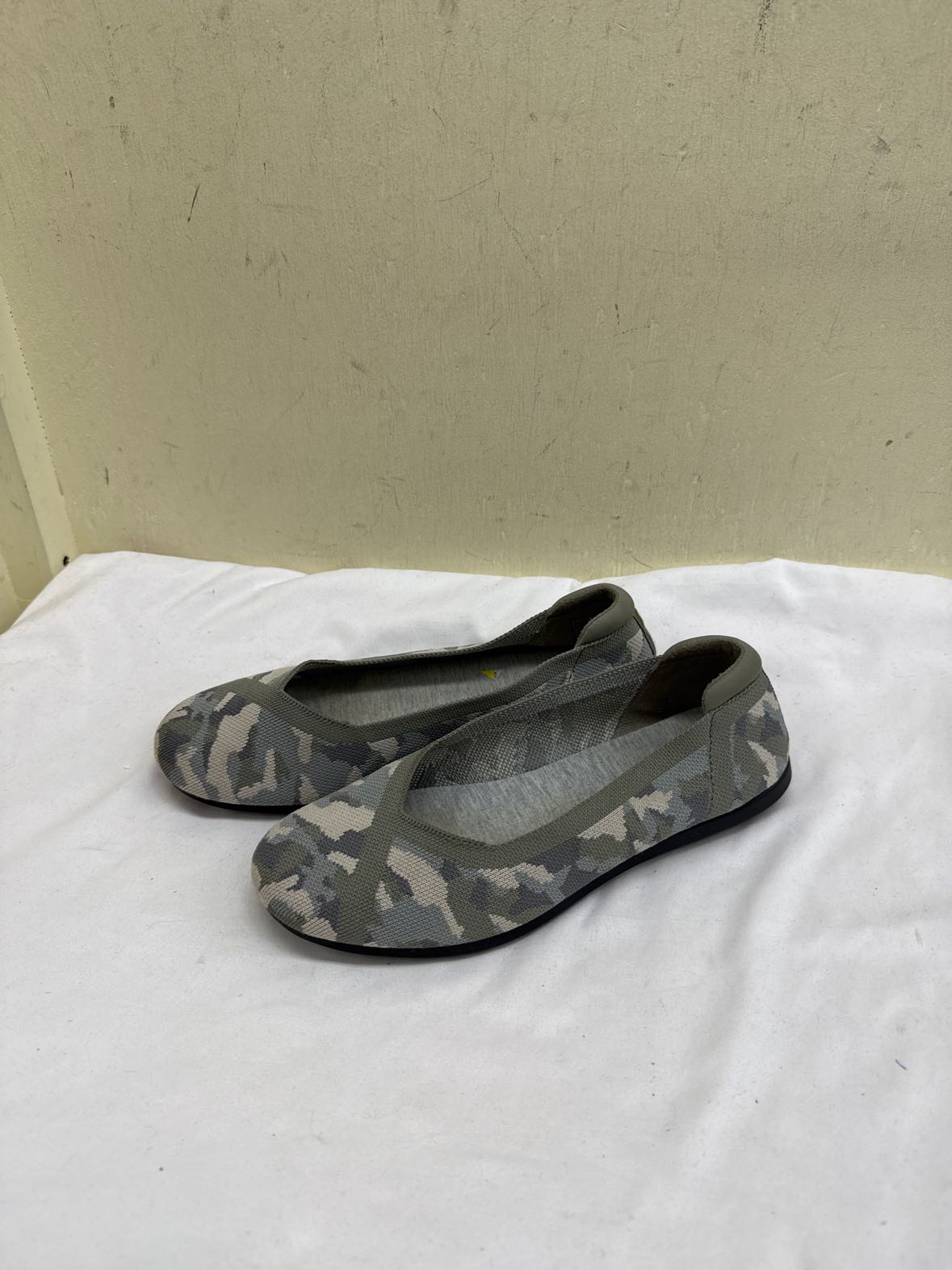 Clarks Women's Size 7 Green Flats Shoes