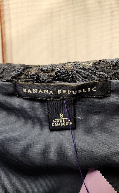 Banana Republic Women's Size S Navy Lace Floral Short Sleeve Top
