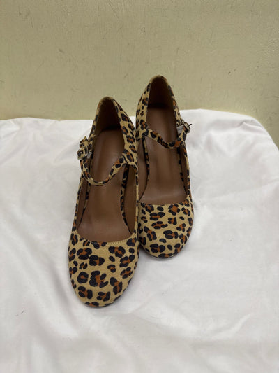 Women's Size 8 leopard print Pumps Shoes