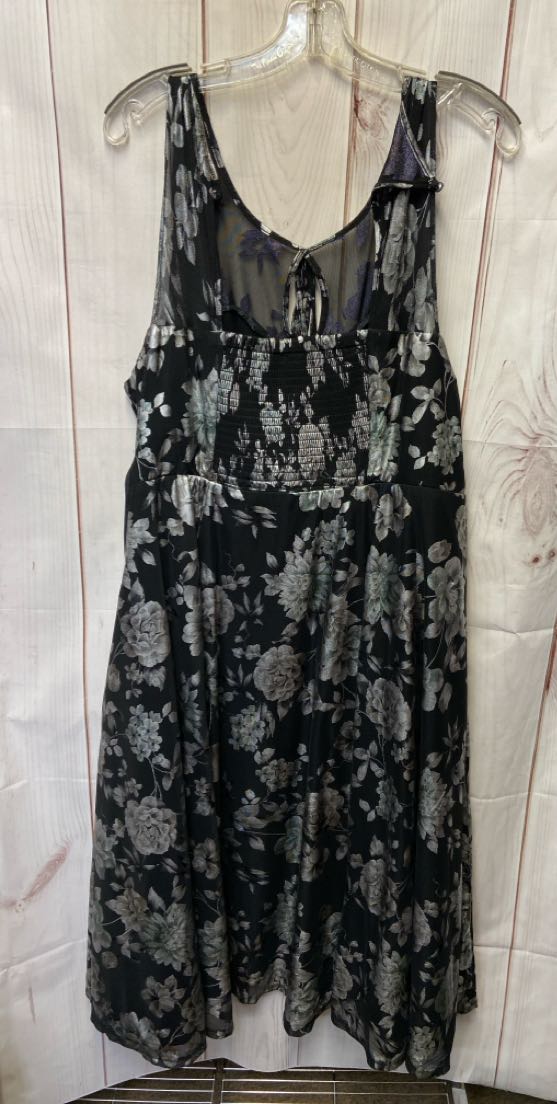 Retro Chic by Torrid Women's Size 20 Silver Dress