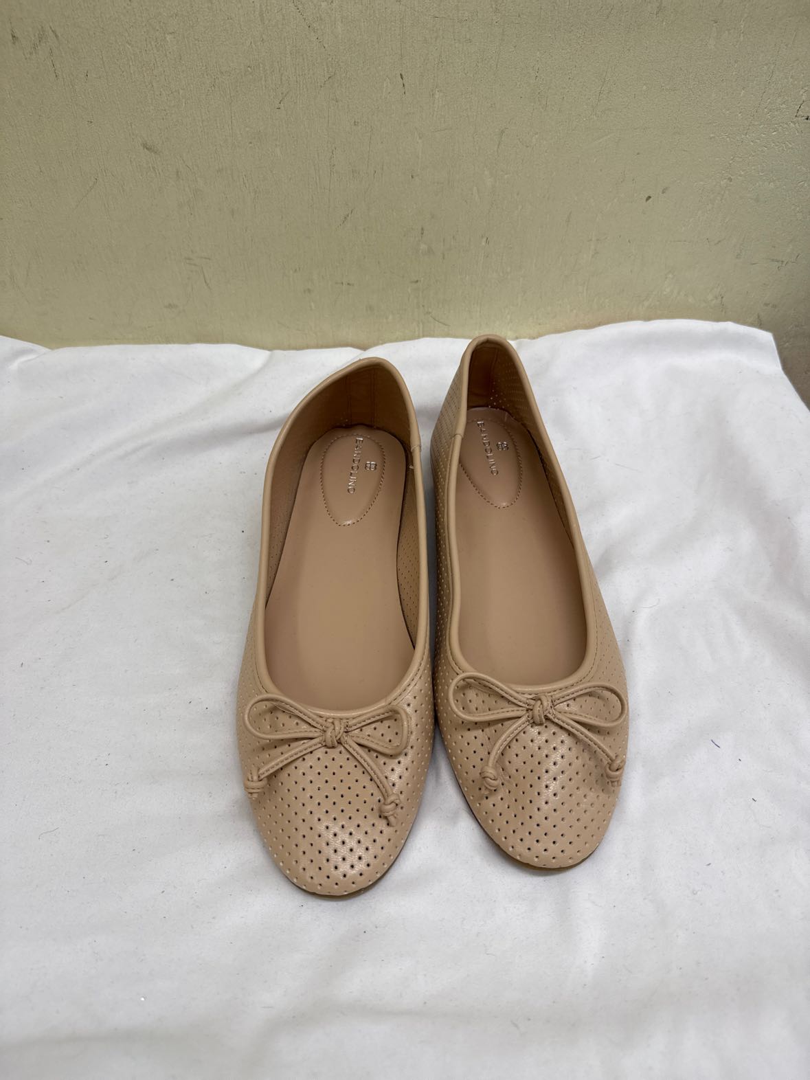 Bandolino Women's Size 10 Tan Flats Shoes