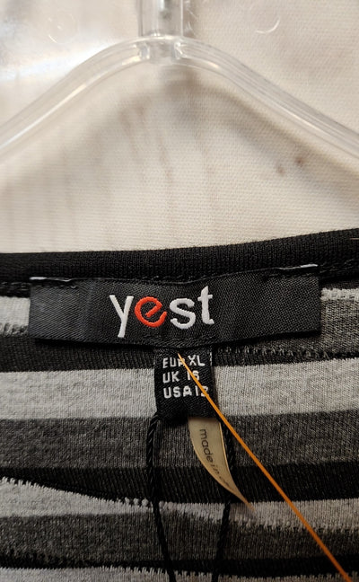 Yest Women's Size 12 Black & Gray Jacket