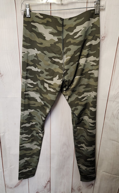 Pink Women's Size M Green Camo Leggings