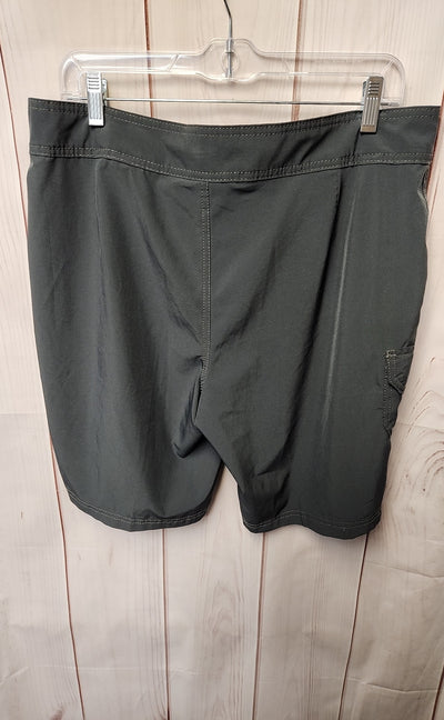 Kanu Women's Size 12 Gray Shorts