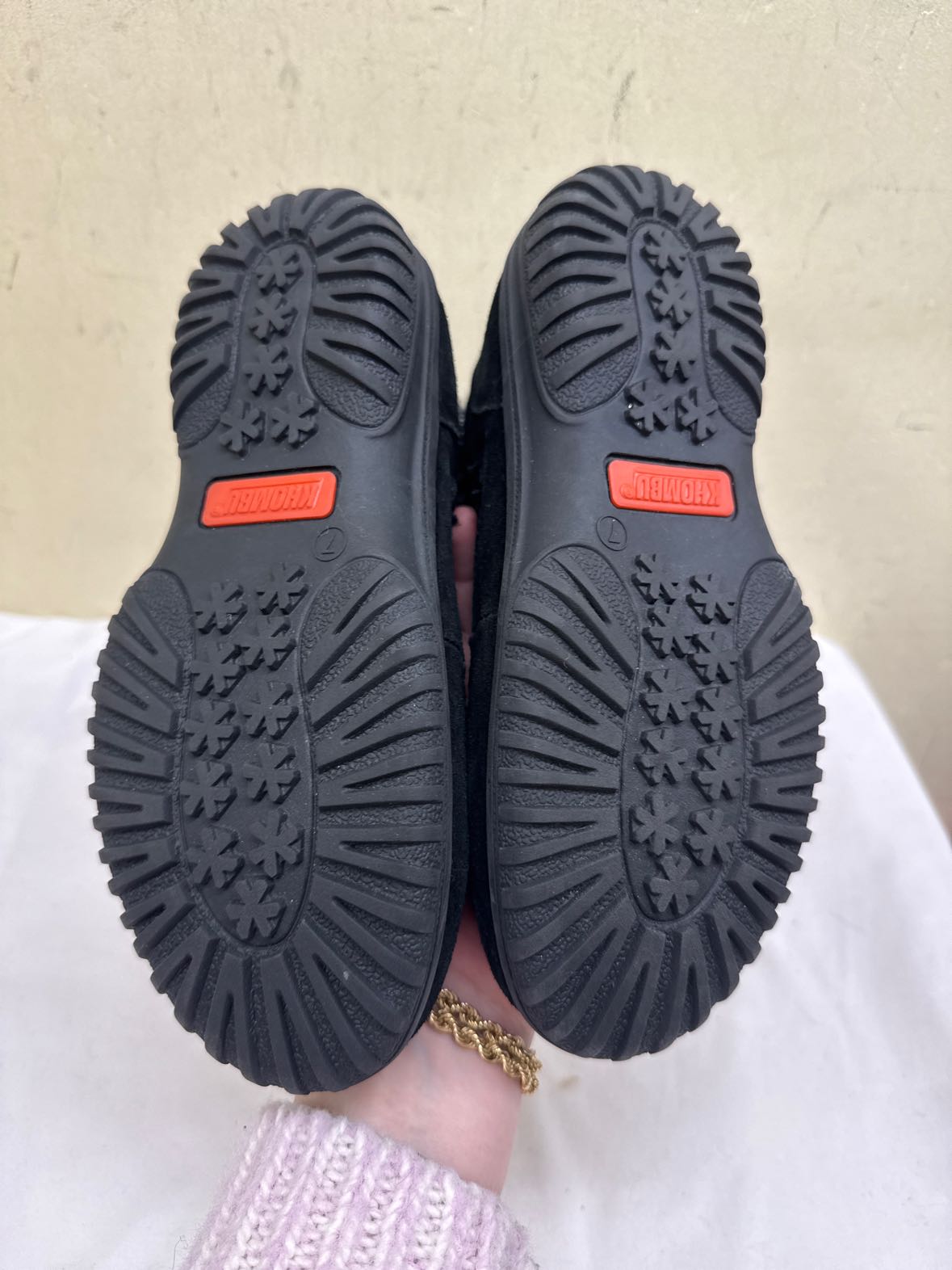 Khombu Women's Size 7 Black Boots Shoes