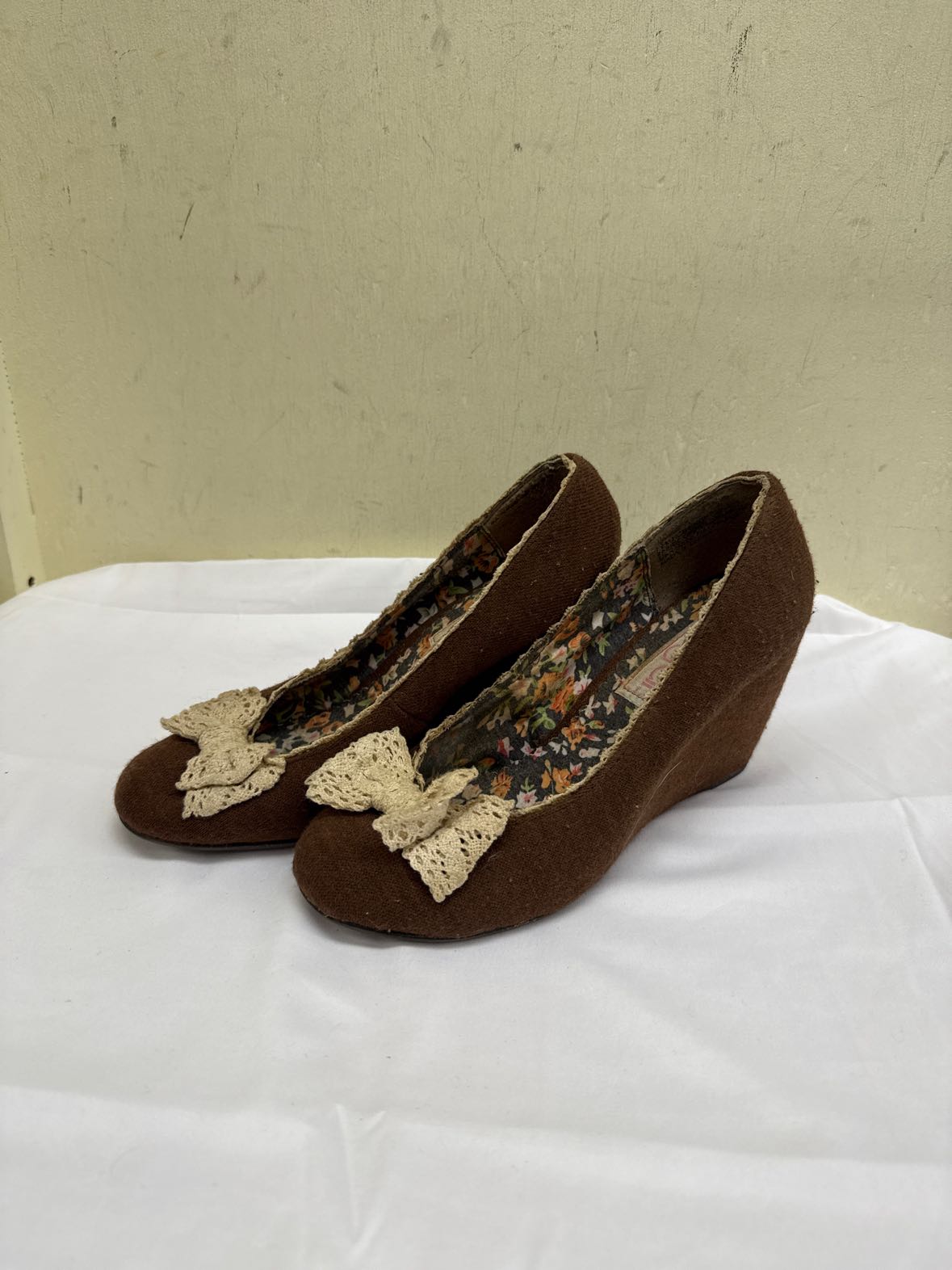 Sugar Women's Size 7-1/2 Brown Pumps