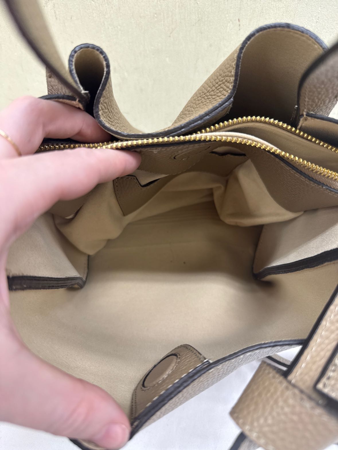 Amerai Tan Leather Purse Bag