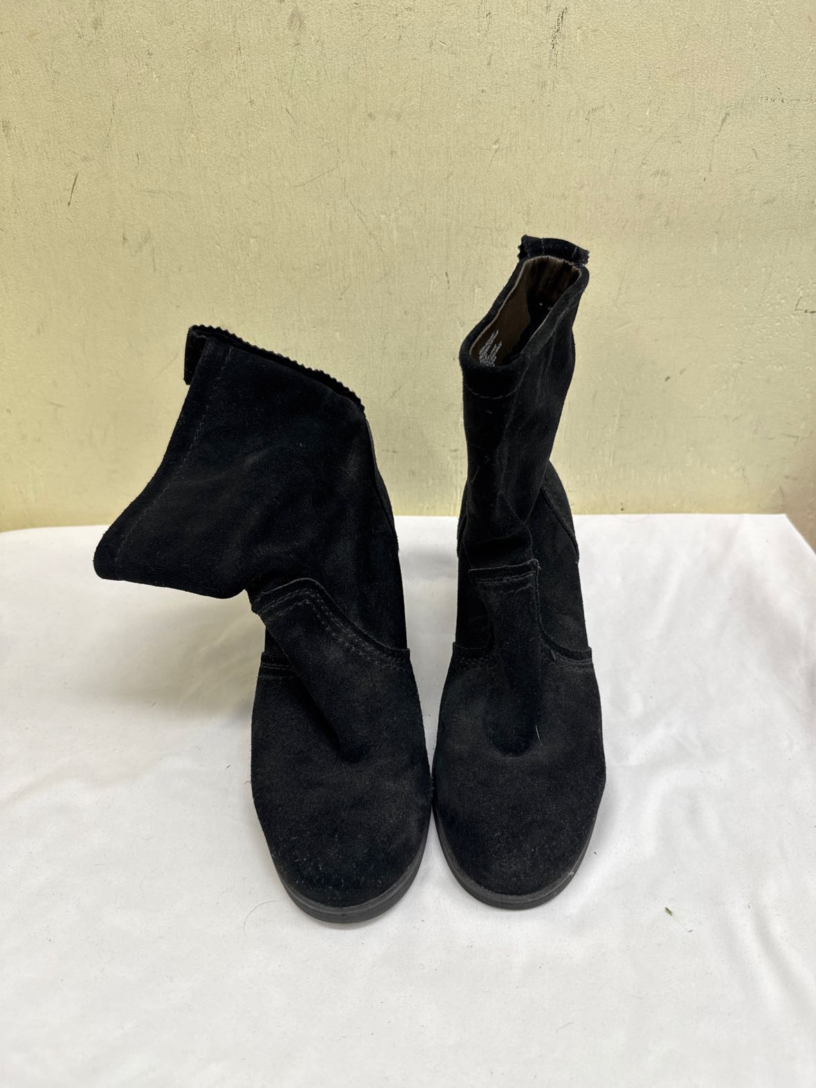 White Mountain Women's Size 7-1/2 Black Boots Shoes