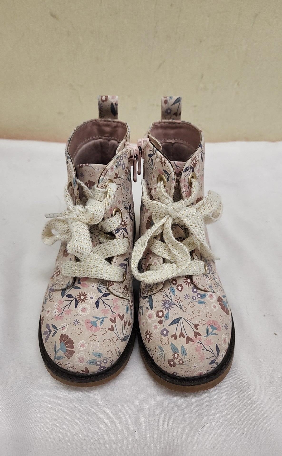 Cat & Jack Girl's Size 8 Beige Shoes