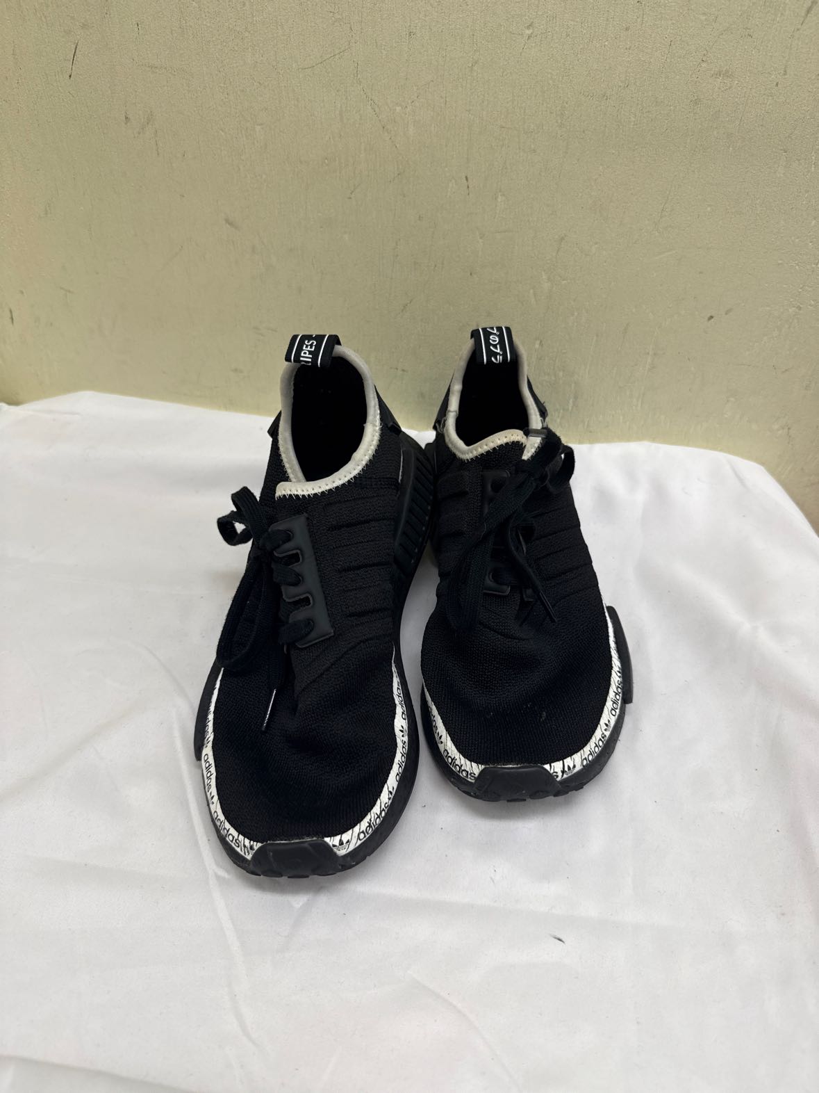 Adidas Women's Size 7-1/2 Black Sneakers Shoes