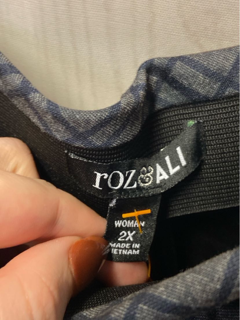 Roz & Ali Women's Size 2X Gray Skirt