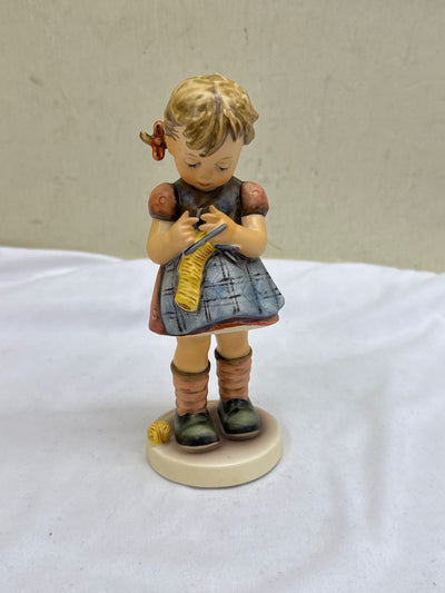VTG 1963 Hummel #255 'A Stitch in Time' Figurine