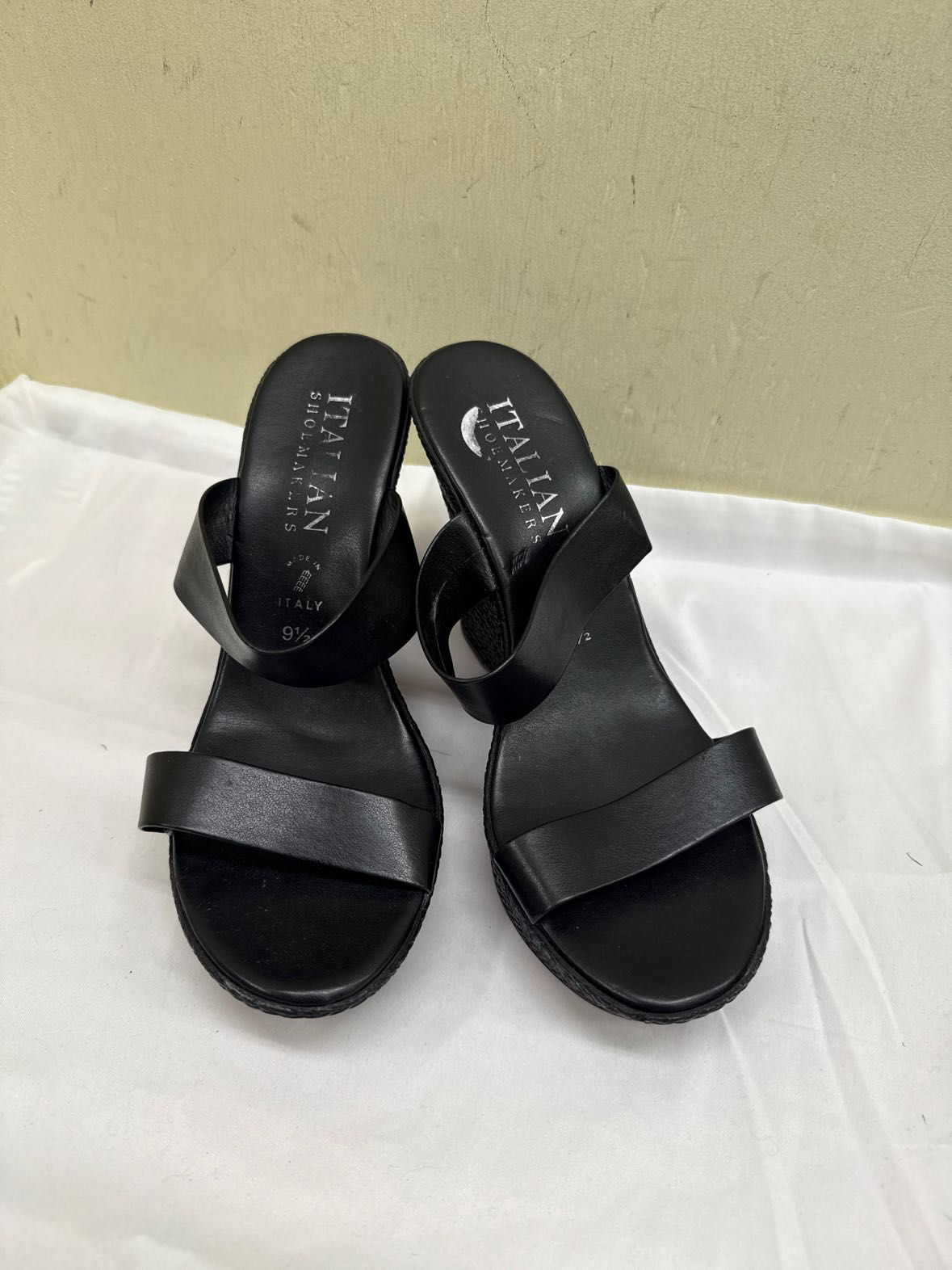 Italian Shoemakers Women's Size 9-1/2 Black Sandals