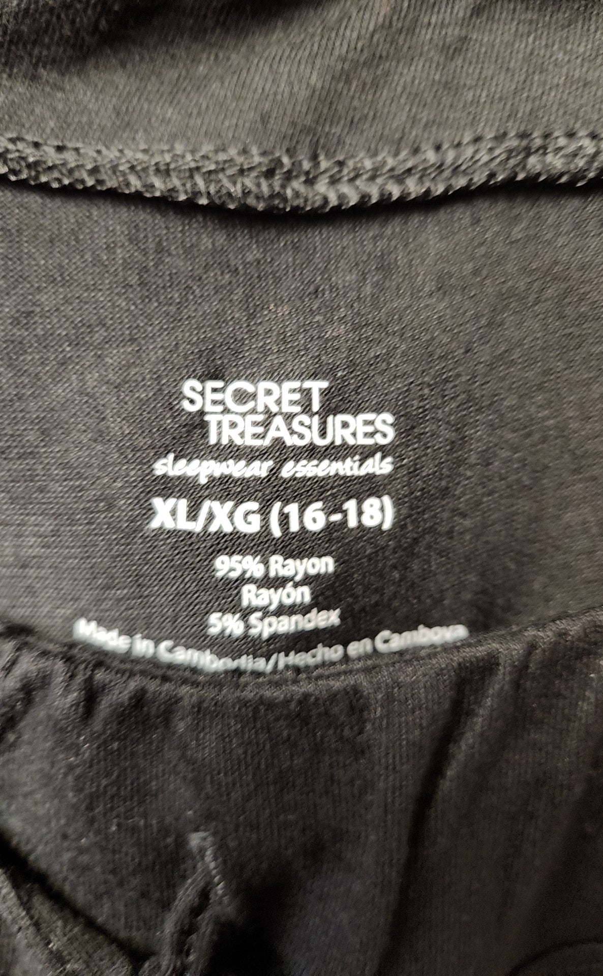 Secret Treasures Women's Size XL Black Capris