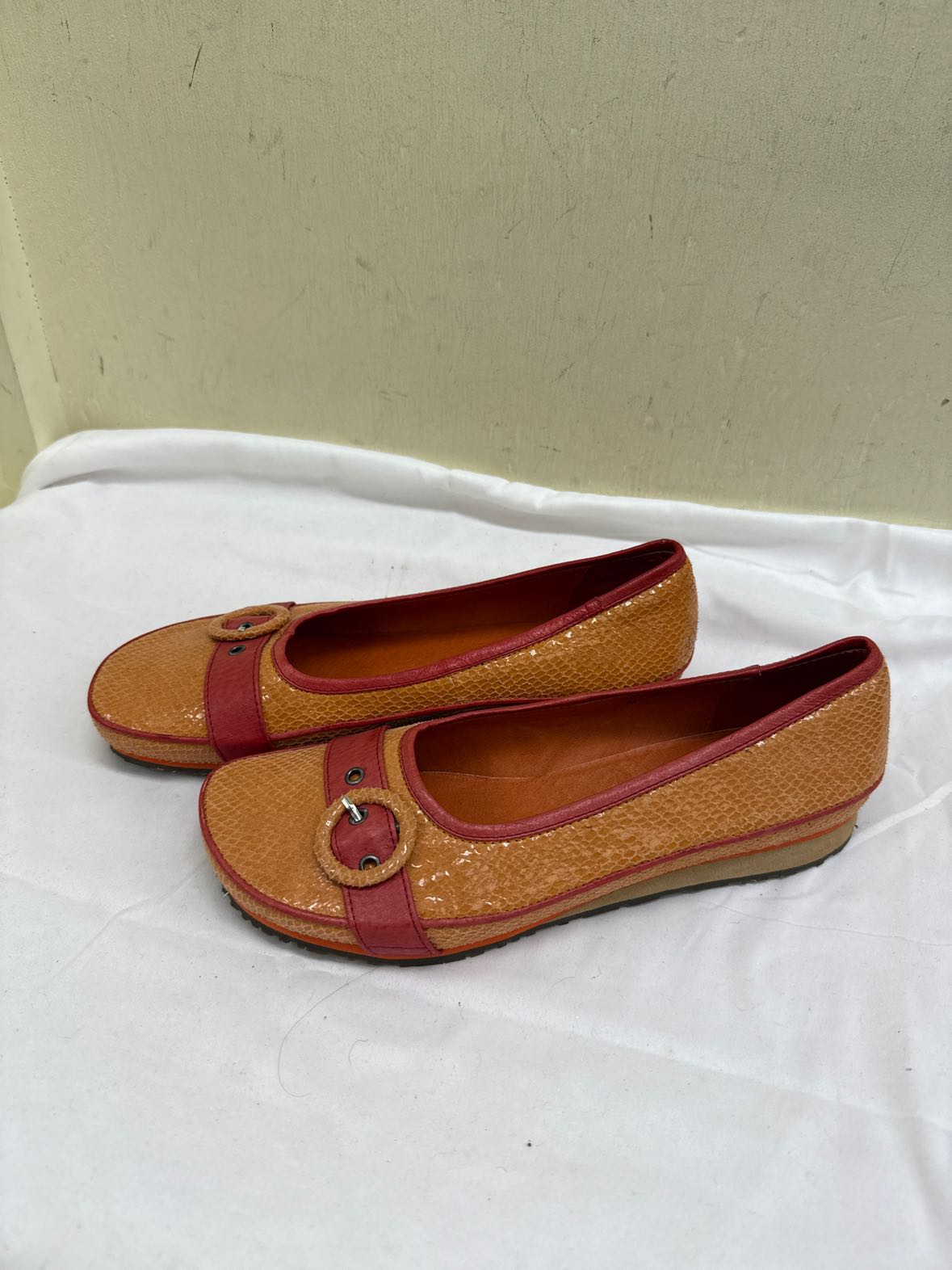 Miz Mooz Women's Size 40 = 9-1/2 Orange Leather Flats Shoes