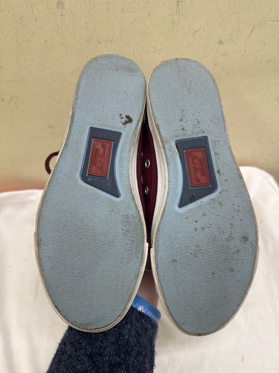 Converse Women's Size 7 Maroon Sneakers Shoes