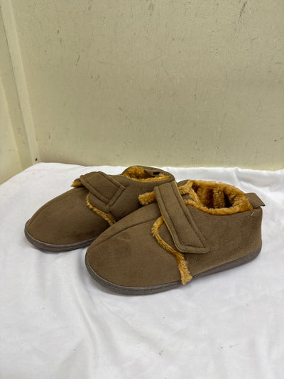 Women's Size M Brown Slippers