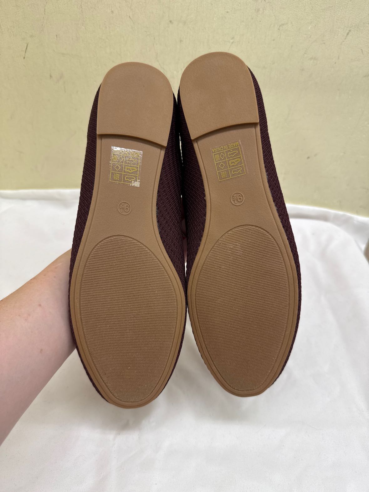 Journee Collection Women's Size 9-1/2 Maroon Flats Shoes