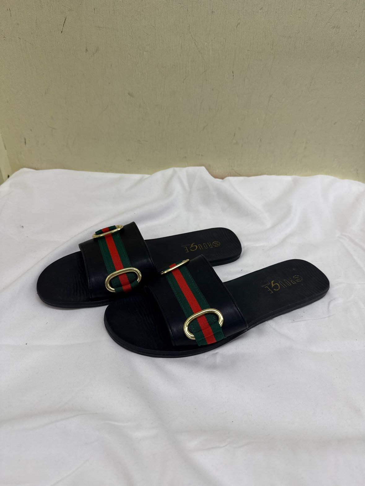 Rouge Women's Size 7-1/2 Black Sandals