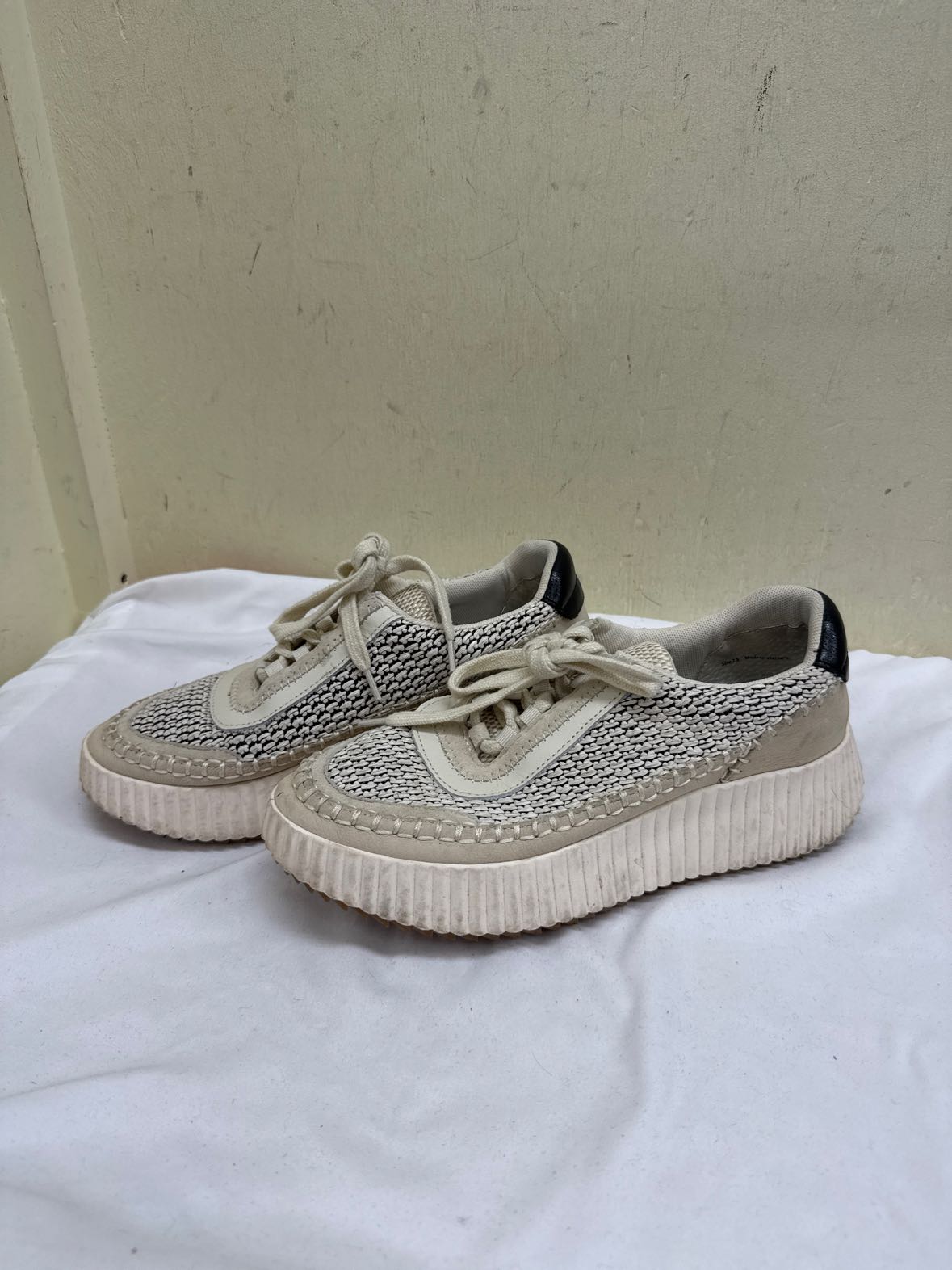 Dolce Vita Women's Size 7-1/2 Tan Sneakers Shoes