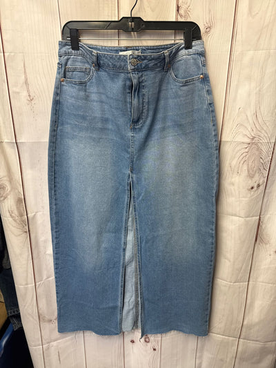 Almost Famous Women's Size M Blue Jeans