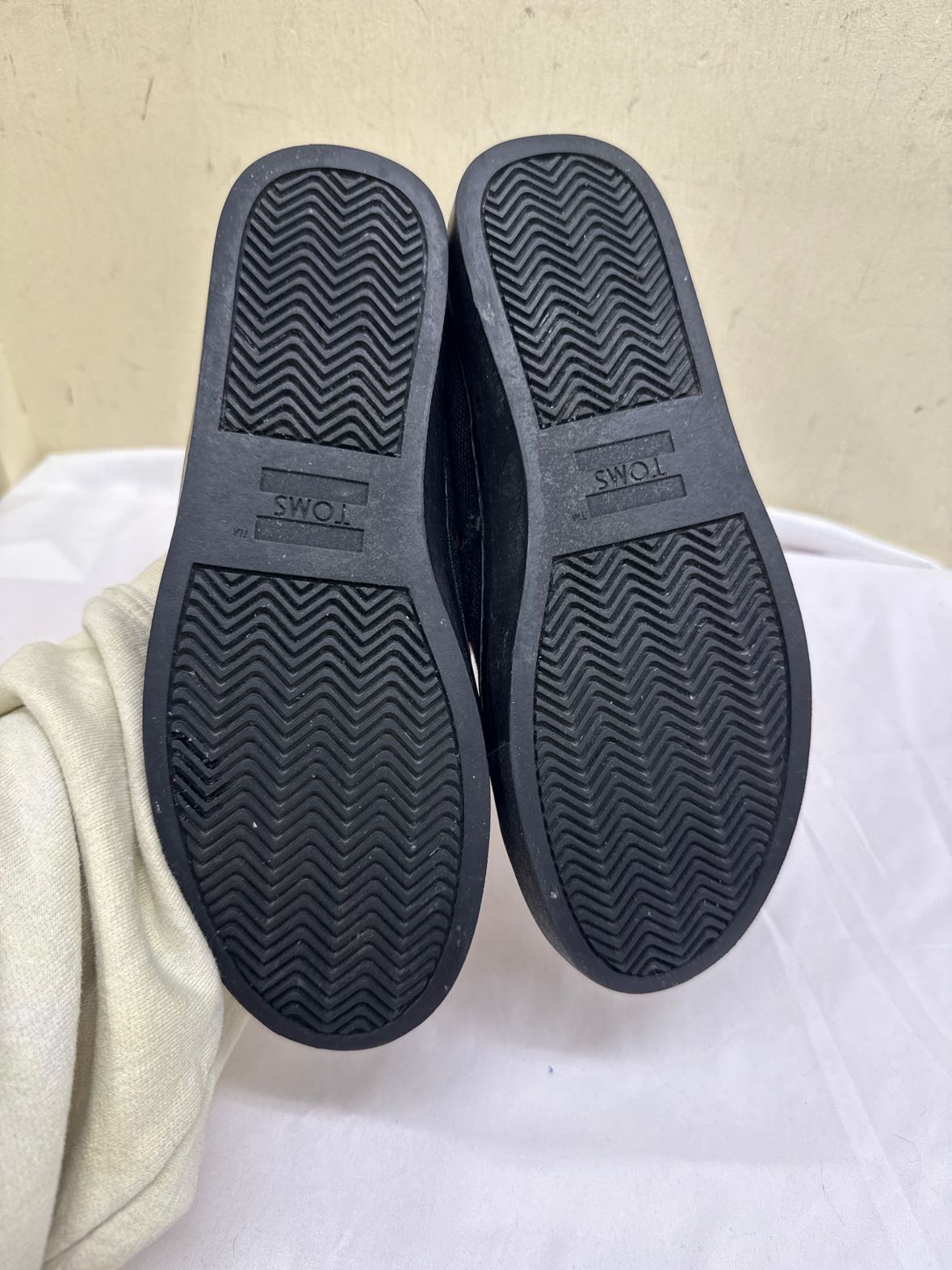Toms Women's Size 7 Black Flats