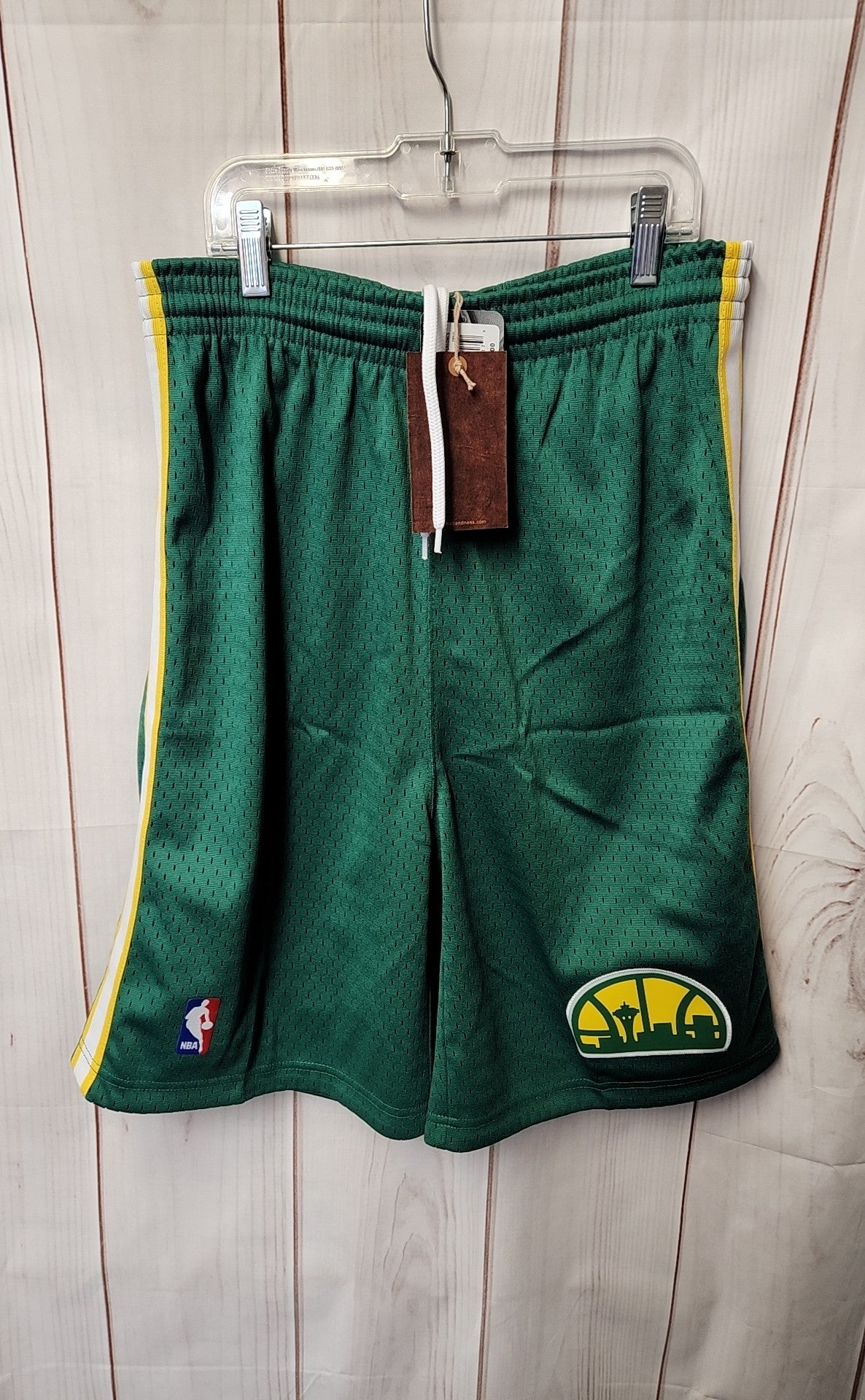NWT Mitchell & Ness Boy's Size 18/20 Green Shorts