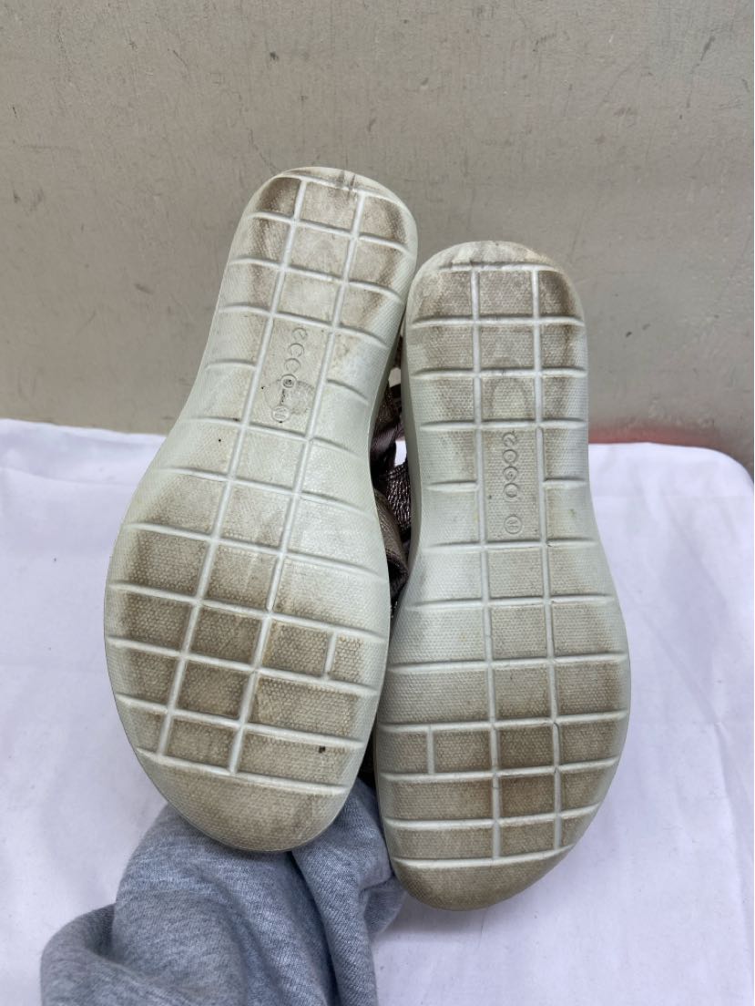 Ecco Women's Size 38 = 7-1/2 Gold Sandals