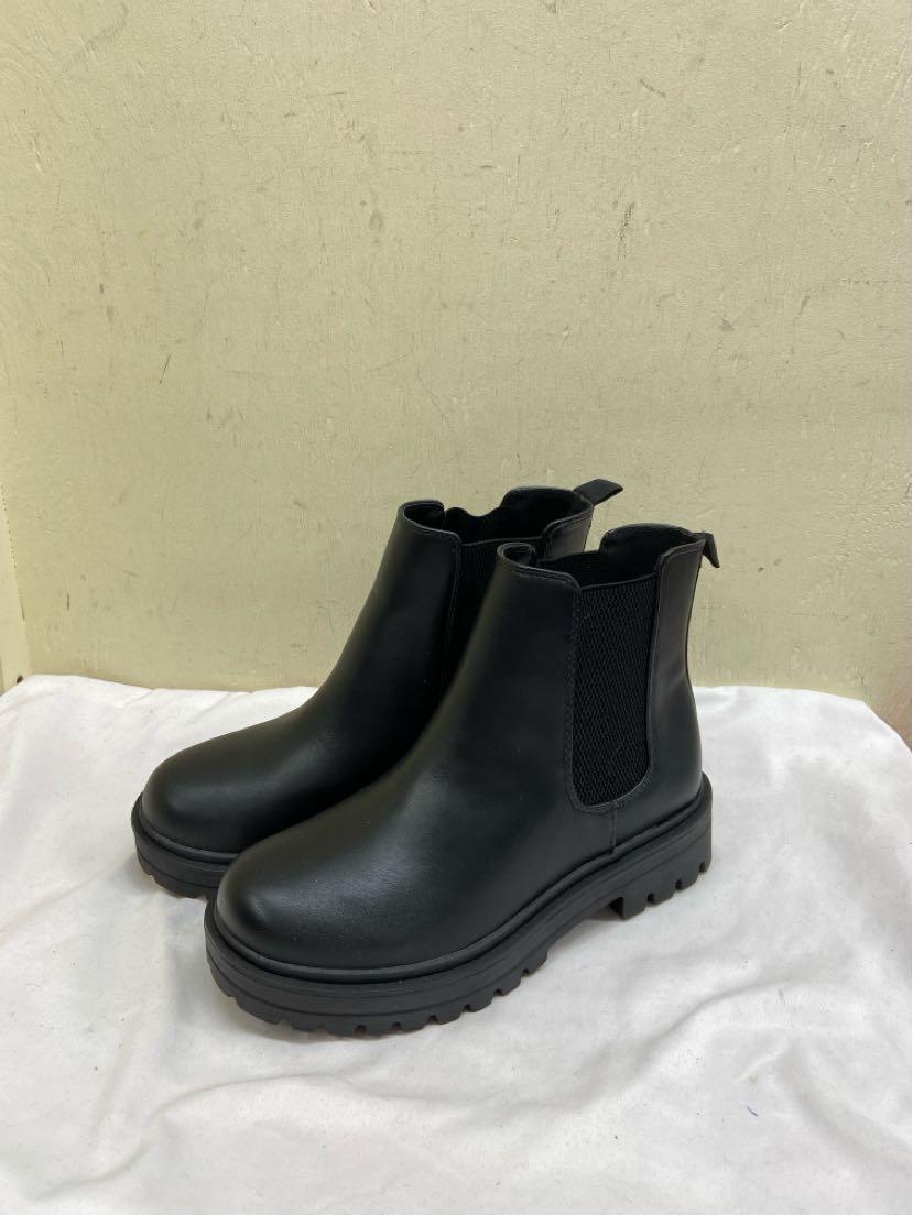 Unr8ed Women's Size 7-1/2 Black Boots Shoes