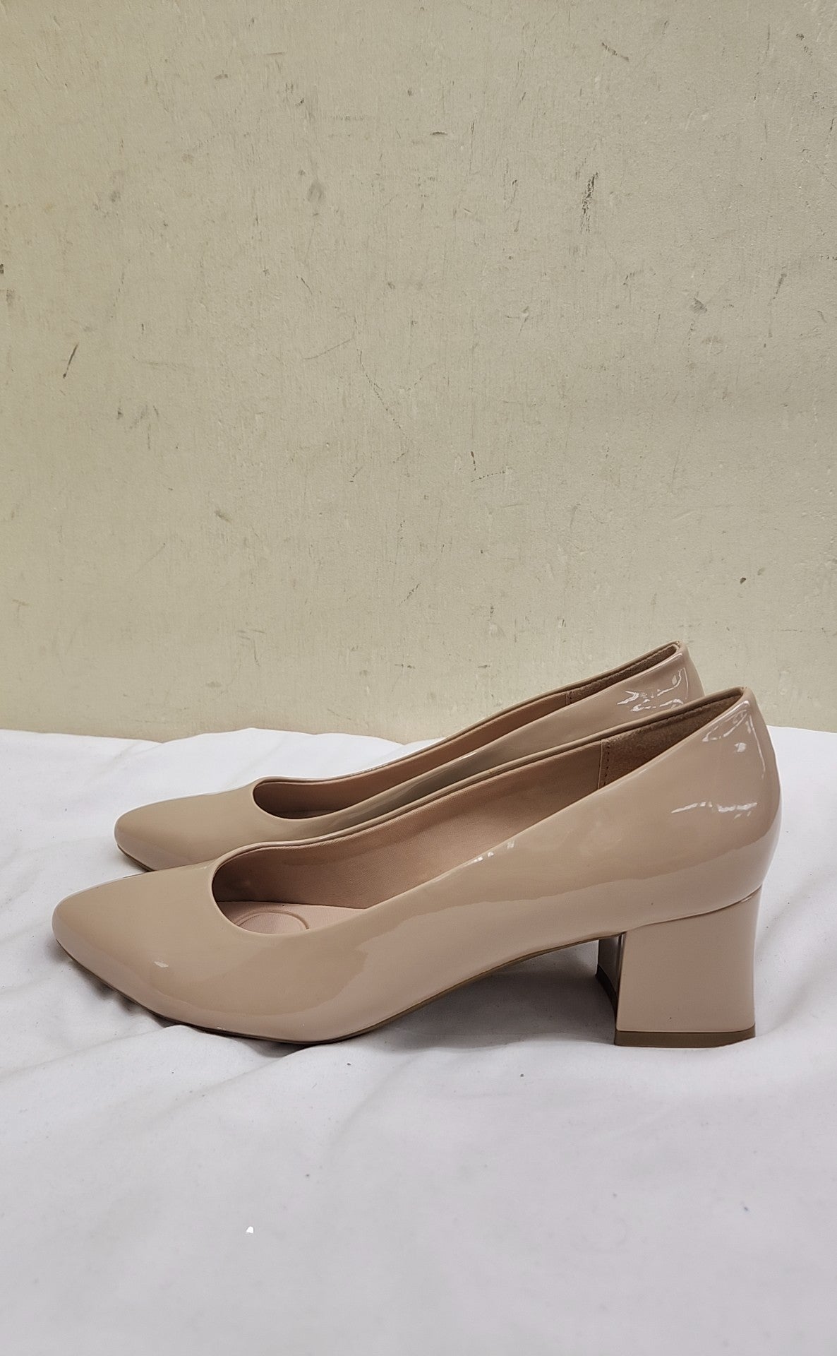 Easy Spirit Women's Size 8 Tan Pumps Shoes