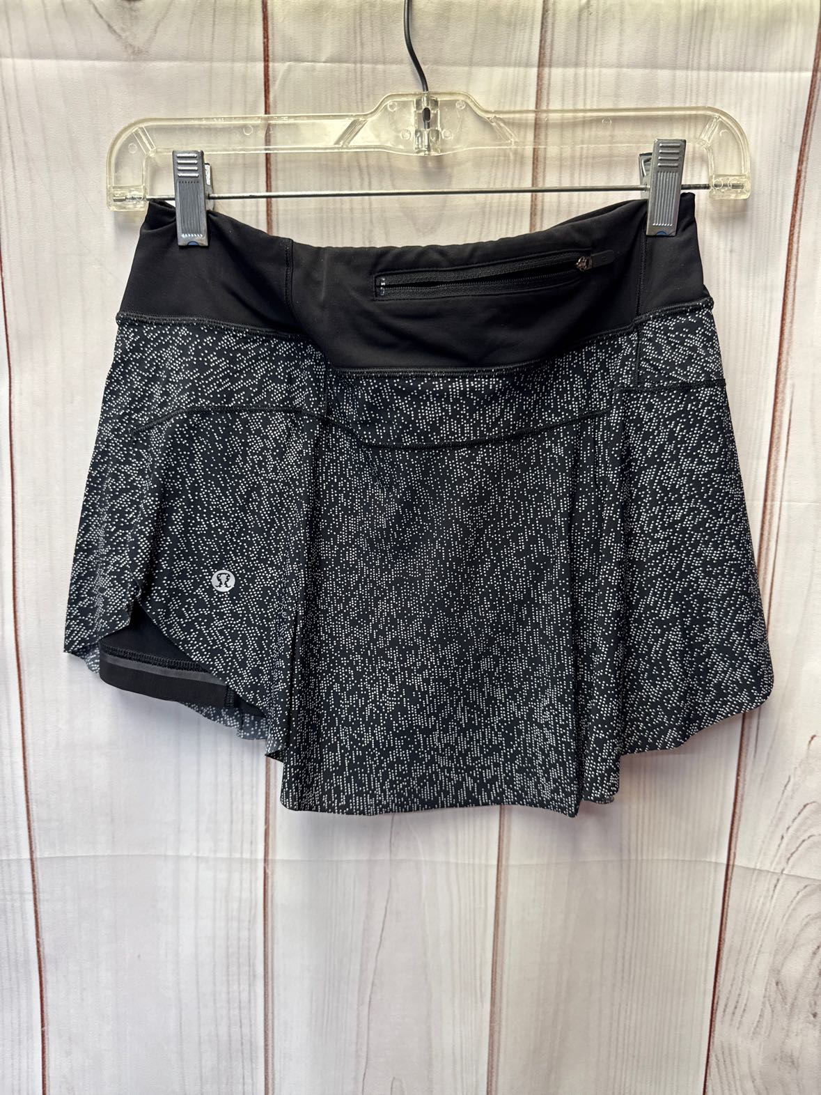 Lululemon Women's Size 4 Black & White Skorts