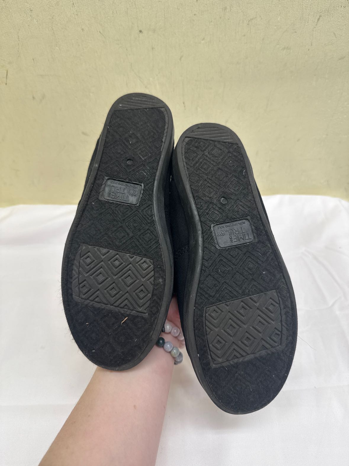 Time and Tru Women's Size 6 Black Sneakers