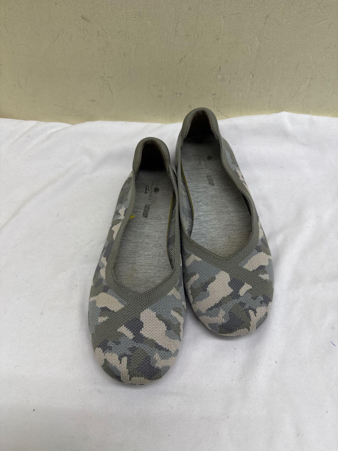 Clarks Women's Size 7 Green Flats Shoes