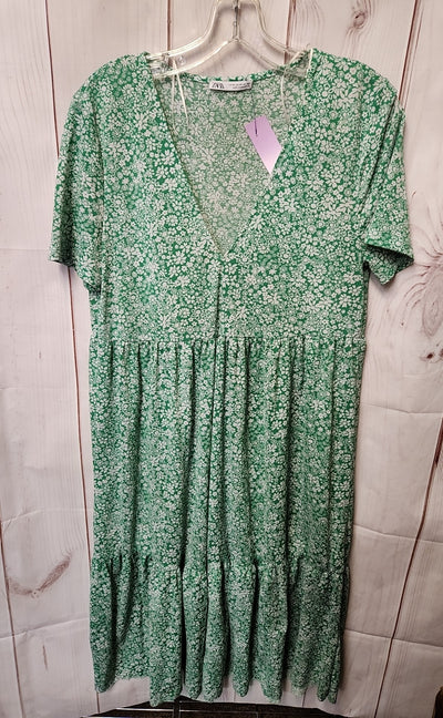 Zara Women's Size M Green Floral Dress