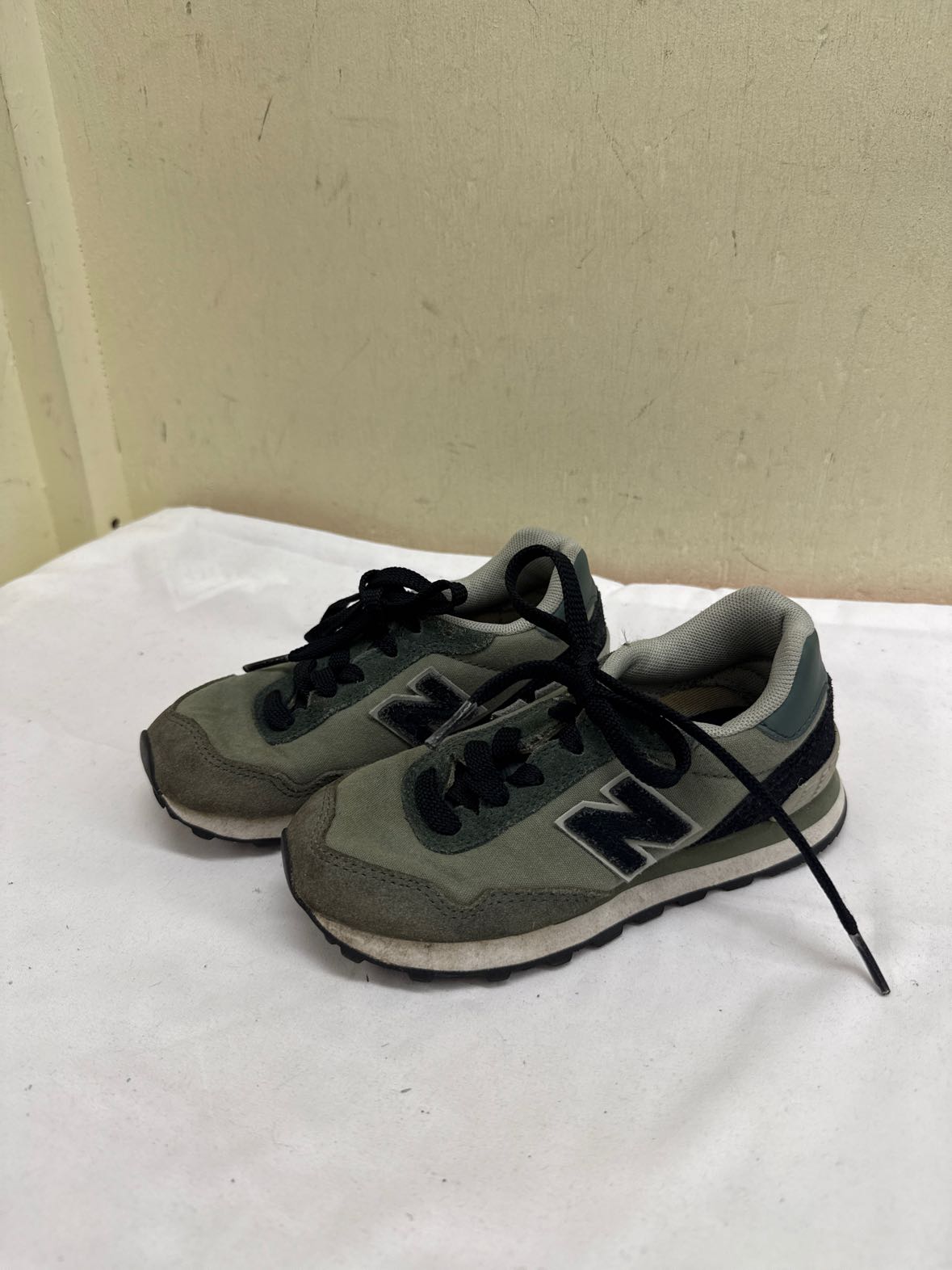 New Balance Boy's Size 11 Green Shoes