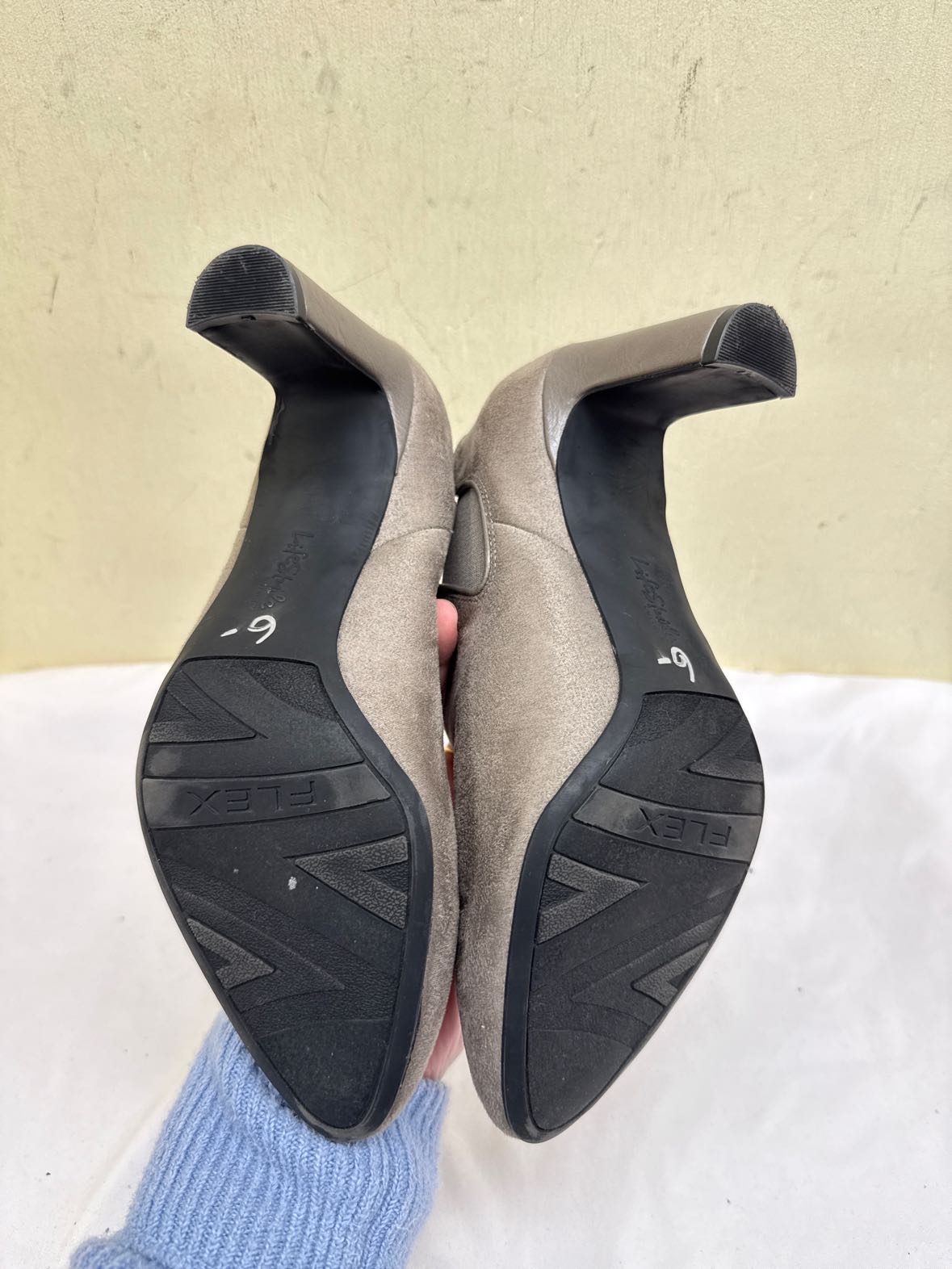 Life Stride Women's Size 8 Gray Pumps Shoes