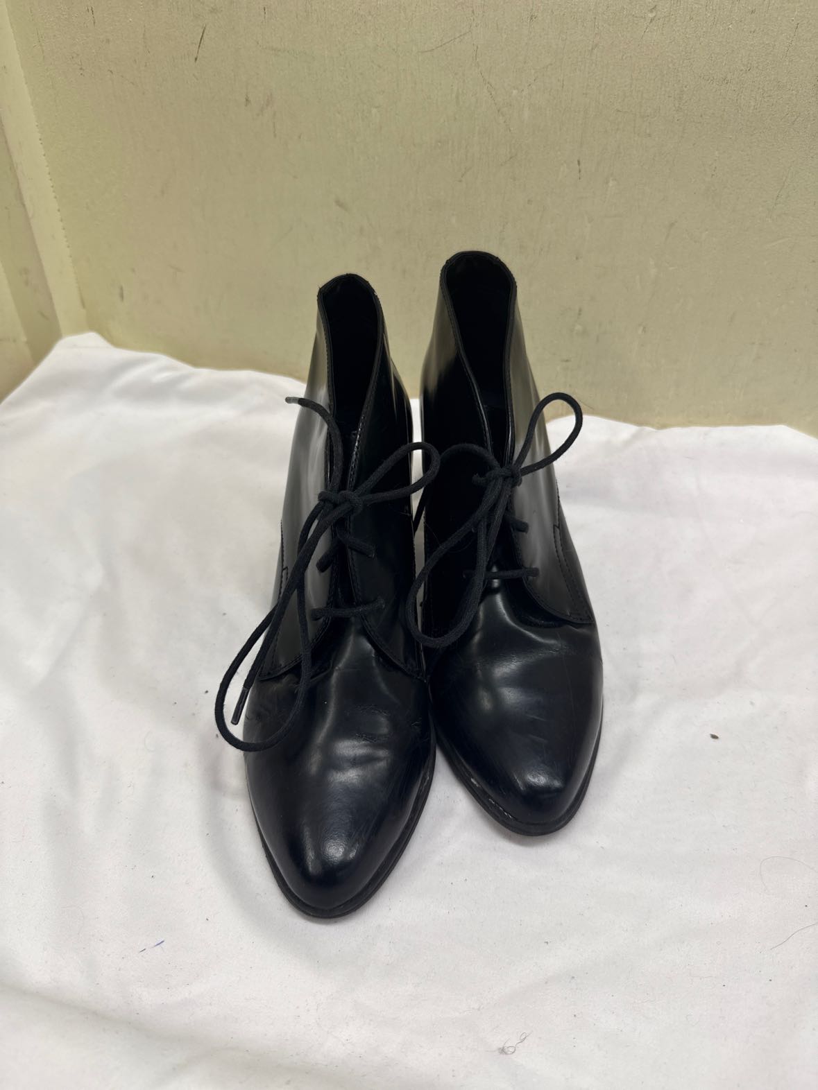 Clarks Women's Size 8-1/2 Black Boots Shoes