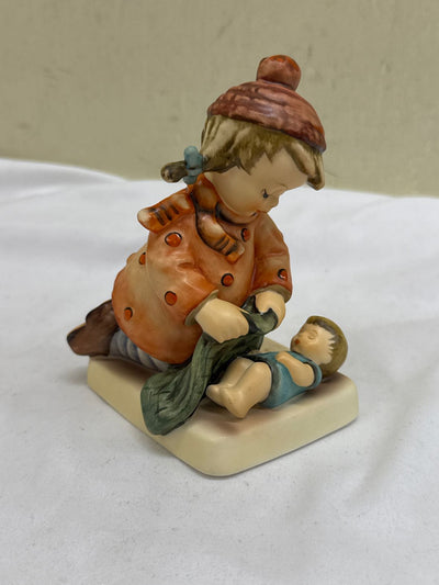 VTG 1981 Hummel #424 'Sleep Tight' Figurine