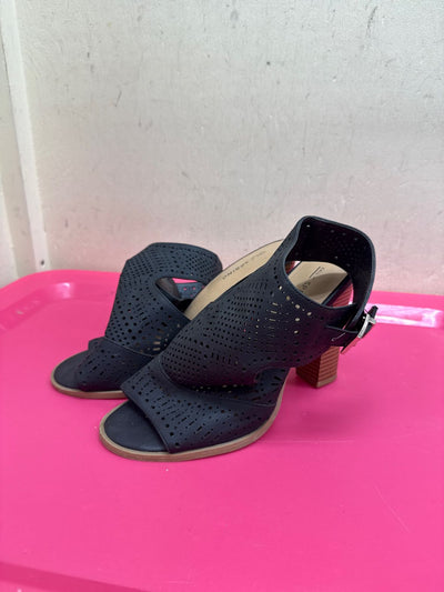 Call It Spring Women's Size 6-1/2 Black Pumps