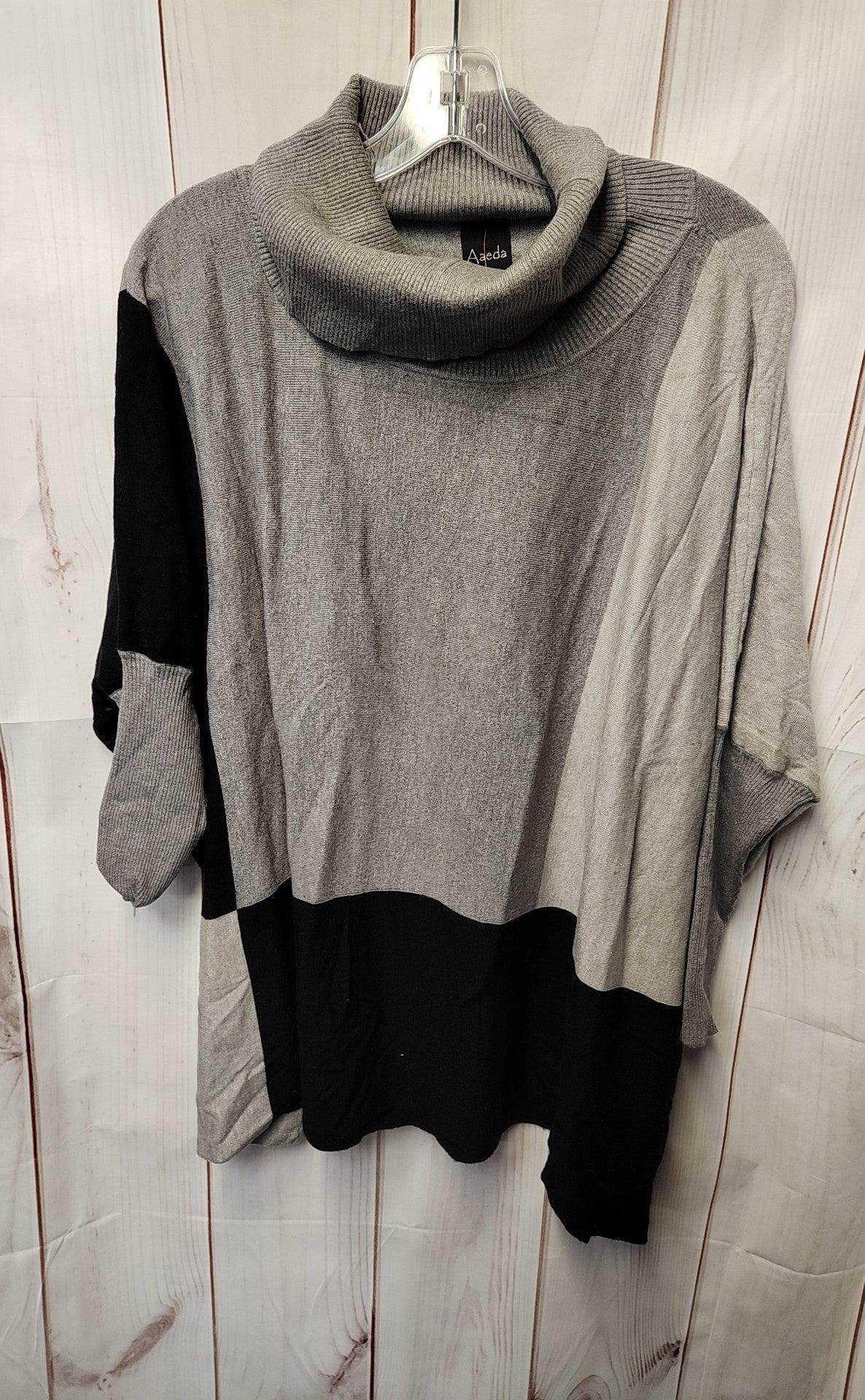 Aaeda Women's Size L Gray Sweater