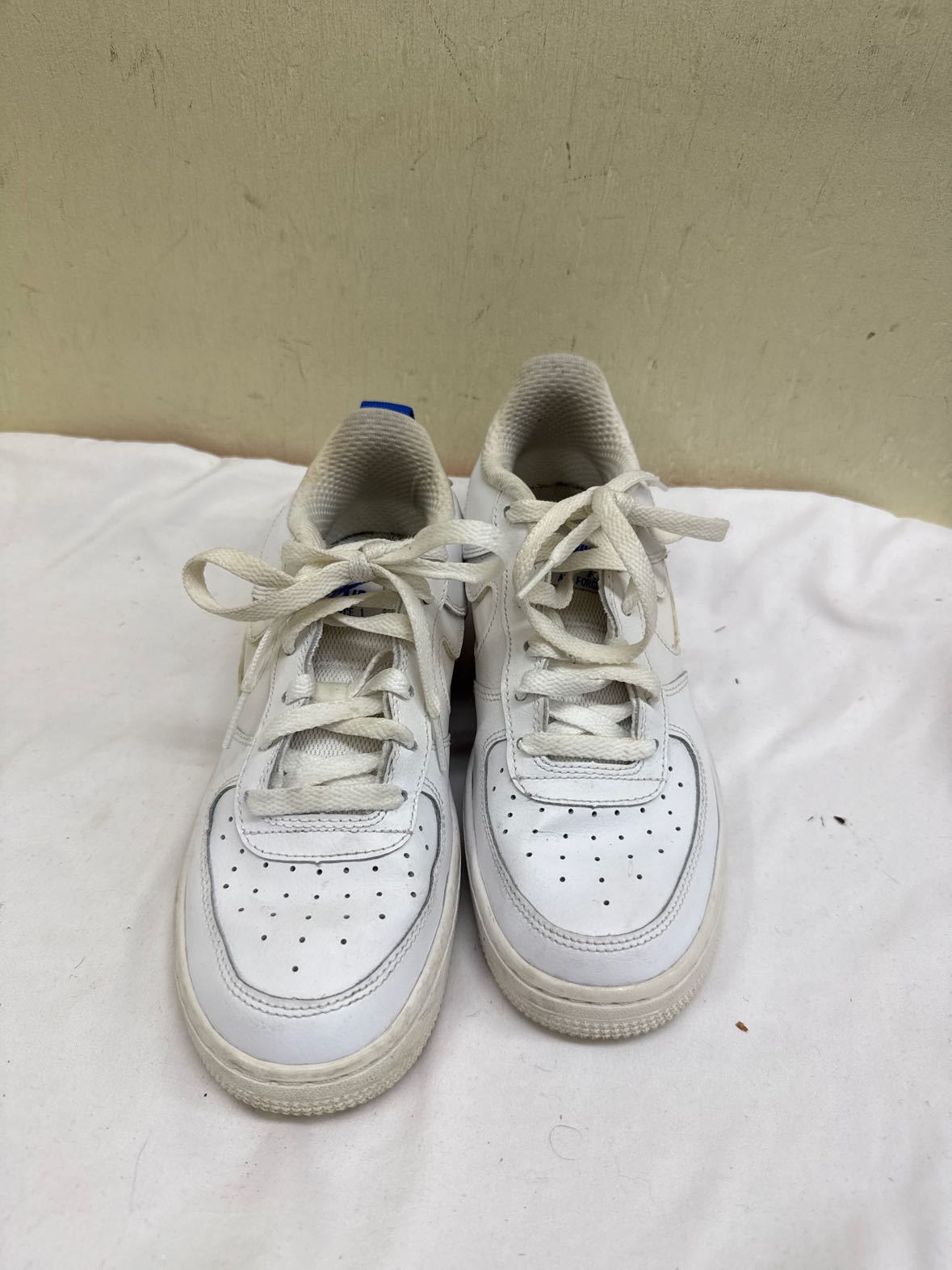 Nike Air Boy's Size 5-1/2 White Shoes