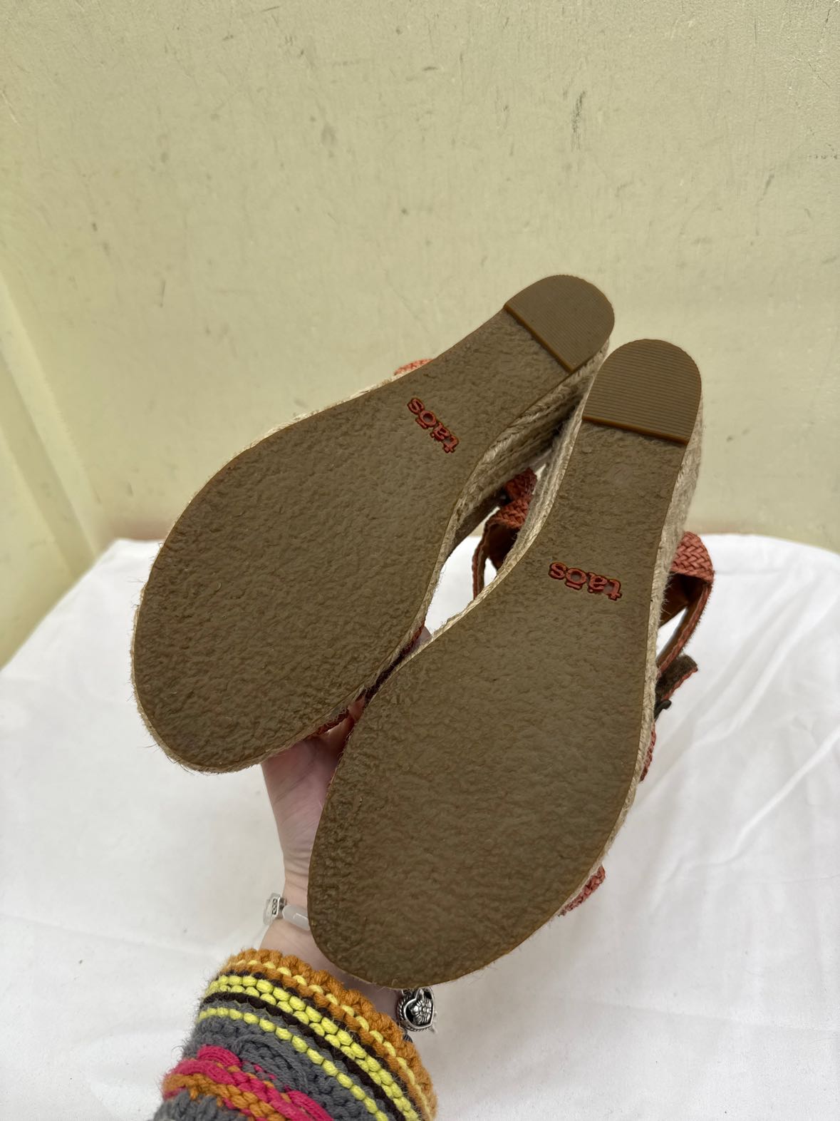 Taos Women's Size 11 Pink Sandals