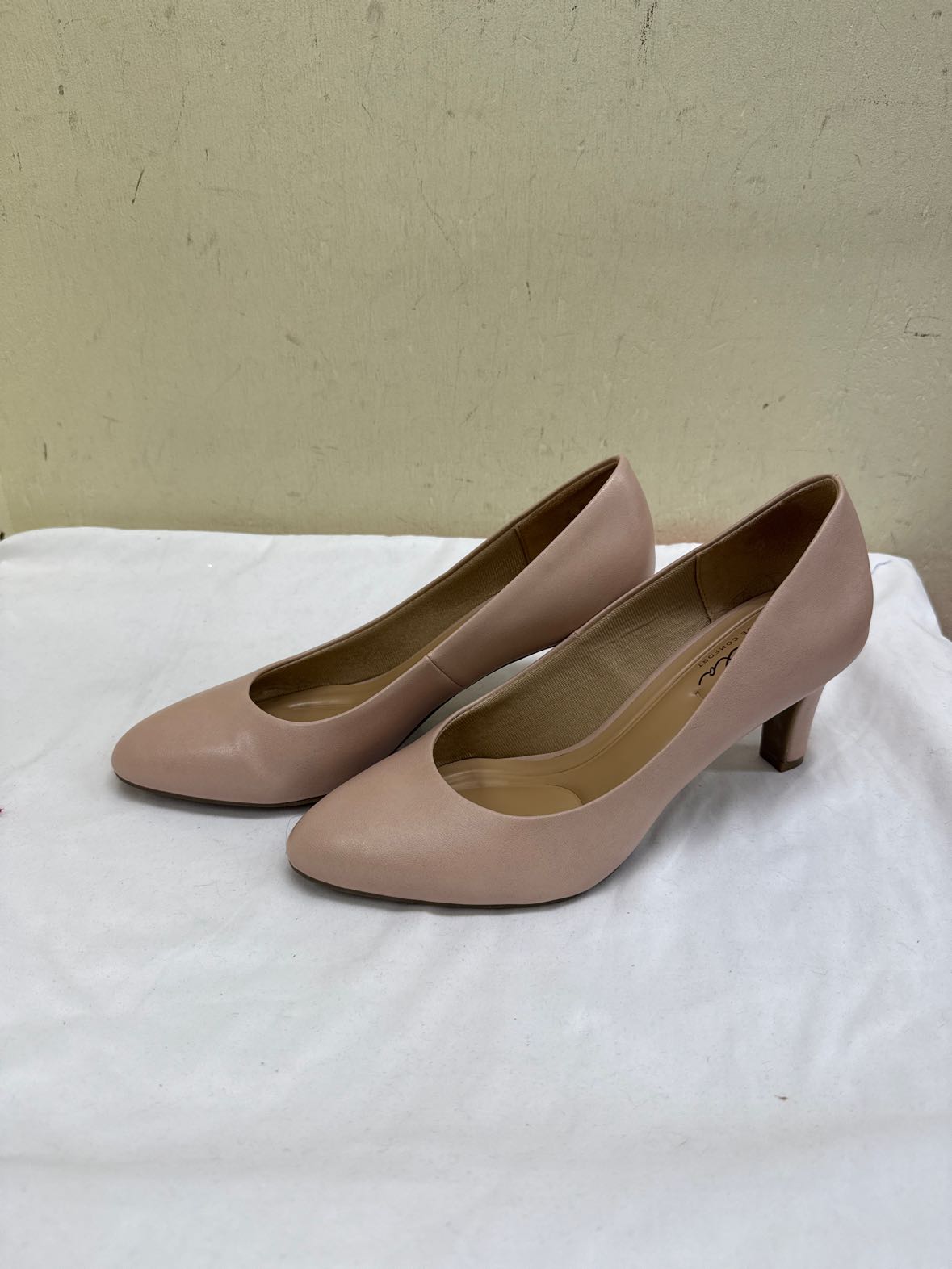 Abella Women's Size 10 Pink Pumps Shoes